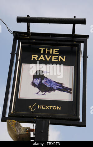 The Raven at Hexton, Hexton, Hertfordshire, was built-in half-timbered style to match other buildings renovated by George Hodgson in the village.  It  Stock Photo