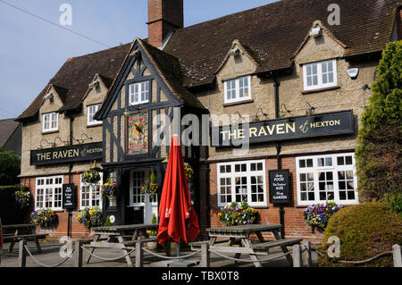 The Raven at Hexton, Hexton, Hertfordshire, was built-in half-timbered style to match other buildings renovated by George Hodgson in the village.  It  Stock Photo