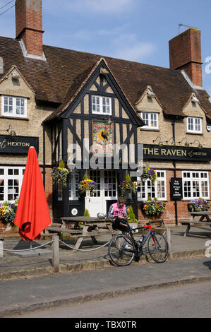 The Raven at Hexton, Hexton, Hertfordshire, was built-in half-timbered style to match other buildings renovated by George Hodgson in the village.  It  Stock Photo