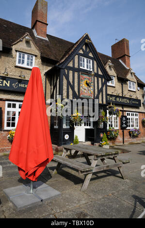 The Raven at Hexton, Hexton, Hertfordshire, was built-in half-timbered style to match other buildings renovated by George Hodgson in the village.  It  Stock Photo