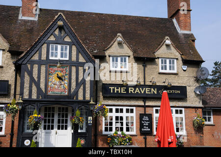 The Raven at Hexton, Hexton, Hertfordshire, was built-in half-timbered style to match other buildings renovated by George Hodgson in the village.  It  Stock Photo