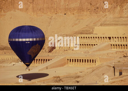 Photo: © Simon Grosset. Hot air ballooning over the Valley of the Kings, Luxor, Egypt. Archive: Image digitised from an original transparency. Stock Photo