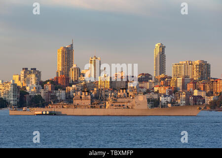 USS Chosin (CG-65) Ticonderoga-class guided-missile cruiser serving in the United States Navy anchored in Sydney Harbor. Stock Photo