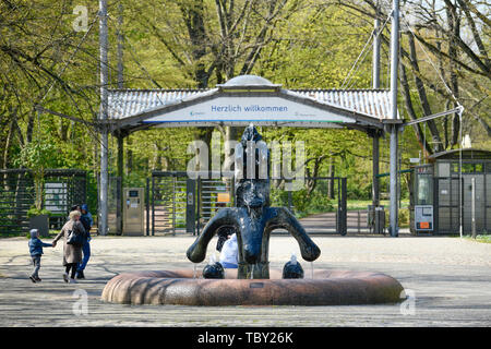 Brunnen Eingang Buckower Damm Britzer Garten Britz Neukolln Berlin Deutschland Stock Photo Alamy