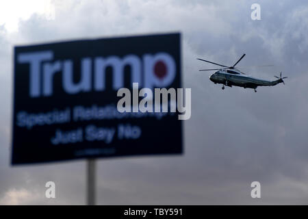 London, Britain. 3rd June, 2019. Marine One carrying U.S. President Donald Trump and First Lady Melania Trump prepares to land at Buckingham Palace as demonstrators gather here in a protest, in London, Britain, on June 3, 2019. U.S. President Donald Trump was greeted with a royal family welcome and protests after he arrived in London on Monday for a three-day state visit. Protesters were out in force across the capital, mainly outside Buckingham Palace and the heavily fortified U.S. Ambassador's official residence in Regent's Park. Credit: Alberto Pezzali/Xinhua/Alamy Live News Stock Photo