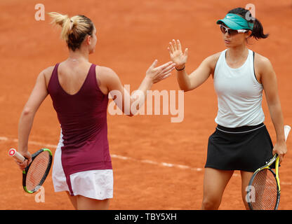 Paris 3rd June 19 Xu Yifan R Of China And Gabriela Dabrowski Of Canada React During