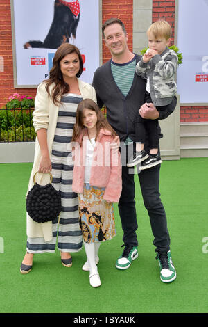 Tiffani Thiessen at the premiere of the movie 'The Secret Life of Pets