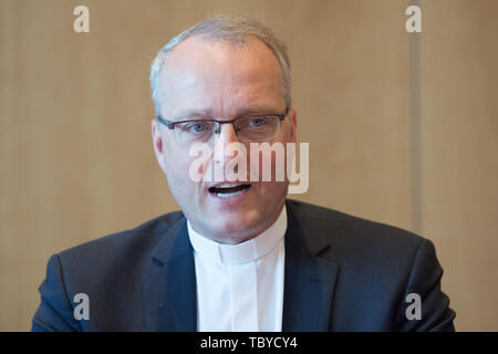 Dresden, Germany. 04th June, 2019. Carsten Rentzing, Bishop of the Evangelical Lutheran Church of Saxony, talks to church representatives at the Regional Church Office. At the meeting bishops of the Protestant and Catholic Church in Saxony want to talk about social challenges. It is about social cohesion, the responsibility of the individual and the role of the churches as mediators. Credit: Sebastian Kahnert/dpa-Zentralbild/dpa/Alamy Live News Stock Photo