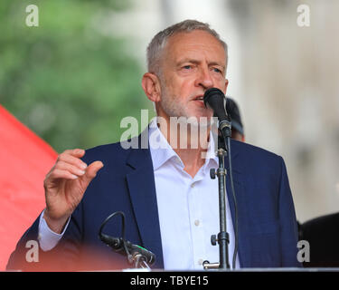 London, UK. 04th June, 2019. Jeremy Corbyn, MP, Labour Leader, speaks to a large crowd in Whitehall, whilst Donald Trump is being hosted in nearby Downing Street. Politicians join the protests against Donald Trump on Parliament Square and Whitehall in Westminster. Credit: Imageplotter/Alamy Live News Stock Photo