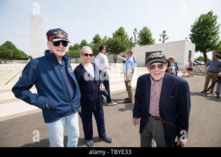 MARGRATEN, 4-06-2019, Amerikaanse veteranen bezoeken vermoedelijk de laatste keer de Amerikaanse oorlogsbegraafplaats in Margraten. Een groep van 4 Amerikaanse veteranen bezocht vandaag in het kader van de 75 jarige herdenking van D-Day het Amerikaanse kerkhof in Margraten. Gordon Monson, Clifford Stump, Harry Miller en Thomas Luchs vochten in Europa tijdens de Tweede Wereldoorlog. Vandaag bezochten zij voor de eerste en vermoedelijk laatste keer hun gevallen kameraden in Margraten. De hoogbejaarde mannen (90 ) zijn op weg naar de herdenking in D-Day op 6 juni aanstaande donderdag. V.l.n.r. Go Stock Photo