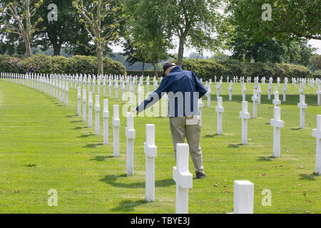 MARGRATEN, 4-06-2019, Amerikaanse veteranen bezoeken vermoedelijk de laatste keer de Amerikaanse oorlogsbegraafplaats in Margraten. Een groep van 4 Amerikaanse veteranen bezocht vandaag in het kader van de 75 jarige herdenking van D-Day het Amerikaanse kerkhof in Margraten. Gordon Monson, Clifford Stump, Harry Miller en Thomas Luchs vochten in Europa tijdens de Tweede Wereldoorlog. Vandaag bezochten zij voor de eerste en vermoedelijk laatste keer hun gevallen kameraden in Margraten. De hoogbejaarde mannen (90 ) zijn op weg naar de herdenking in D-Day op 6 juni aanstaande donderdag. Stock Photo