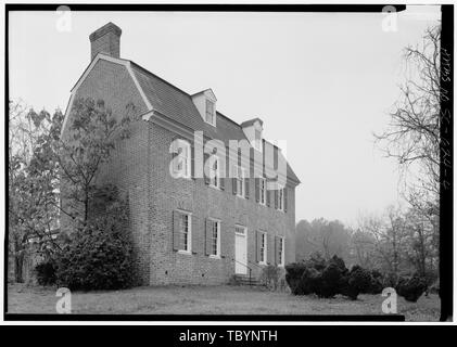 NORTH (FRONT) AND EAST SIDE ELEVATIONS, LOOKING SOUTHWEST  Price House, Intersection of SC Routes 199, 200 and 86, Moore, Spartanburg County, SC Stock Photo