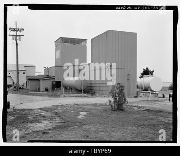 NORTH (REAR) AND EAST (SIDE) ELEVATIONS OF BUILDING. VIEW TO SOUTH  Plattsburgh Air Force Base, Jet Engine Test Cell, Colorado Street, Plattsburgh, Clinton County, NY Stock Photo