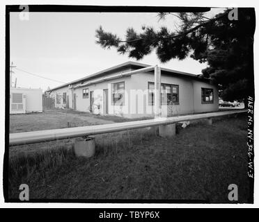 NORTH (REAR) AND WEST (SIDE) ELEVATIONS OF BUILDING. VIEW TO SOUTHEAST.  Plattsburgh Air Force Base, Airmen Dining Hall, Connecticut Road, Plattsburgh, Clinton County, NY Stock Photo
