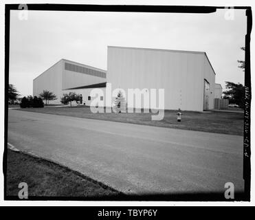 NORTH (REAR) AND WEST (SIDE) ELEVATIONS OF BUILDING. VIEW TO SOUTHEAST.  Plattsburgh Air Force Base, Flight Simulator Training Building, Arizona Avenue, Plattsburgh, Clinton County, NY Stock Photo
