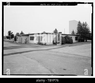 NORTH (REAR) AND WEST (SIDE) ELEVATIONS OF BUILDING. VIEW TO SOUTHEAST.  Plattsburgh Air Force Base, Telecommunications Facility, Connecticut Road, Plattsburgh, Clinton County, NY Stock Photo