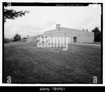 NORTH (SIDE) AND EAST (REAR) ELEVATIONS OF BUILDING. VIEW TO SOUTHWEST  Plattsburgh Air Force Base, Elementary School, New York Road, Plattsburgh, Clinton County, NY Stock Photo