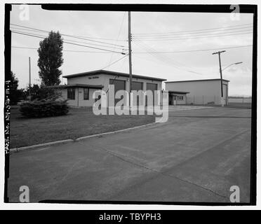 NORTH (SIDE) AND EAST (REAR) ELEVATIONS OF BUILDING. VIEW TO SOUTH.  Plattsburgh Air Force Base, Flightline Fire Station, Alabama Avenue, Plattsburgh, Clinton County, NY Stock Photo