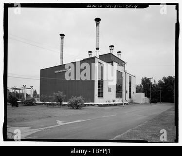 NORTH (SIDE) AND WEST (REAR) ELEVATIONS OF BUILDING. VIEW TO SOUTHEAST.  Plattsburgh Air Force Base, Heating Facility, New York Road, Plattsburgh, Clinton County, NY Stock Photo