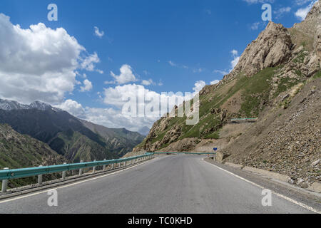 Summer Xinjiang Gobi highway car background Stock Photo