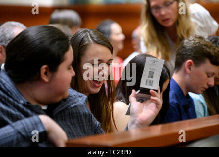 Portland, OREGON, USA. 4th June, 2019. Youth plaintiff KELSEY JULIANA, second from left, gathers with other youth plaintiffs in the Juliana v United States climate change lawsuit gather in a federal courthouse for a hearing in front of a panel of judges with the 9th Circuit Court of Appeals in Portland. The constitutional lawsuit was brought against the United States government by 21 youth in 2015. Credit: Robin Loznak/ZUMA Wire/Alamy Live News Stock Photo