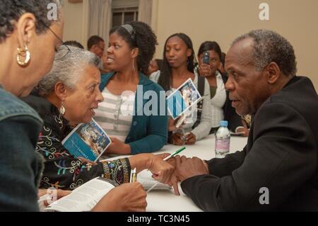 American actor Danny Glover speaks to members of a crowd at the Johns Hopkins University in Baltimore, Maryland, October 12, 2007. From the Homewood Photography collection. () Stock Photo