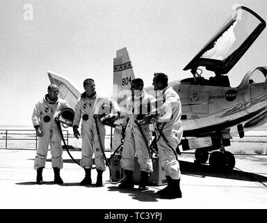 Pilots Major Jerauld R Gentry, Peter Hoag, John A Manke, and Bill Dana pose in front of the HL-10 lifting body aircraft, Rogers Dry Lake, Mojave Desert of Kern County, California, 1969. Image courtesy National Aeronautics and Space Administration (NASA). () Stock Photo