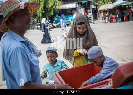 Kids celebrate Ramadan and Al Eid , Saudi Arabia Stock Photo - Alamy