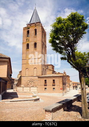 Romanesque-Mudejar church of  San Nicolas de Bari,Madrigal de las Altas Torres, Avila Province, Castile and Leon, Spain.  Isabella  I of Castile was b Stock Photo