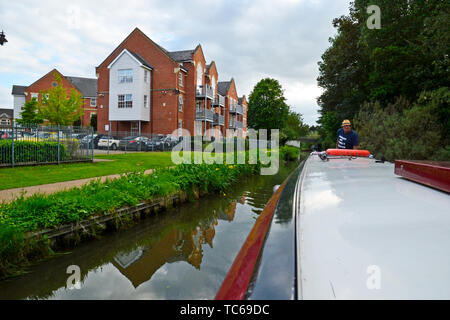 Canal boat on the Aylesbury Arm of the Grand Union Canal, Aylesbury, Buckinghamshire, UK Stock Photo