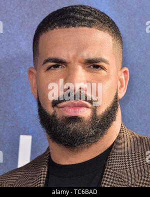 HOLLYWOOD, LOS ANGELES, CALIFORNIA, USA - JUNE 04: Rapper Drake arrives at the Los Angeles Premiere Of HBO's 'Euphoria' held at the ArcLight Cinerama Dome on June 4, 2019 in Hollywood, Los Angeles, California, United States. (Photo by Image Press Agency) Stock Photo