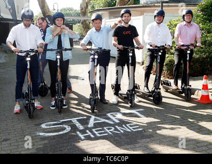 Herne, Germany. 05th June, 2019. Frank Dudda (SPD, 3rd from left), Lord Mayor of Herne, and Max Hüsch (4th from left), Managing Director of Circ, as well as citizens of Herne are getting ready for a test drive with the Circ E-Scooter (previously Flash). In Herne, citizens can now drive through the city on 50 electric scooters. Credit: Roland Weihrauch/dpa/Alamy Live News Stock Photo