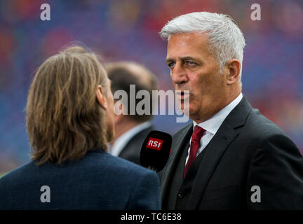 Porto, Portugal. 05th June, 2019. 5th June 2019; Porto, Portugal; UEFA Nations League International football, semi-final, Portugal versus Switzerland; Head Coach Vladimir Petkovic of SUI gives an interview before the match Credit: Action Plus Sports Images/Alamy Live News Stock Photo