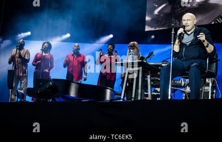 Stuttgart, Germany. 05th June, 2019. Singer Phil Collins gives the first of seven German concerts in the Mercedes-Benz Arena. Credit: Christoph Schmidt/dpa/Alamy Live News Stock Photo