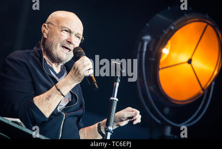 Stuttgart, Germany. 05th June, 2019. Singer Phil Collins sits on stage and sings. Collins gives the first of seven German concerts in the Mercedes-Benz Arena. Credit: Christoph Schmidt/dpa/Alamy Live News Stock Photo