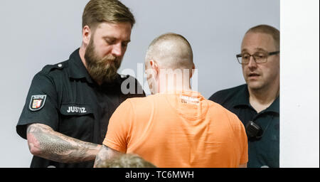 A judicial officer (l) removes handcuffs from Ewa Malanda, aka rapper ...