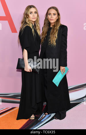 Ashley Olsen and Mary-Kate Olsen attend the CFDA Fashion Awards at the Brooklyn Museum of Art on June 03, 2019 in New York City. Stock Photo