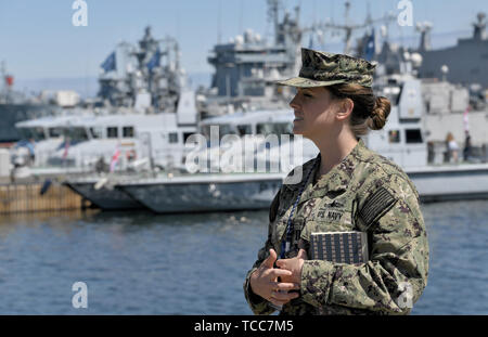 Kiel, Germany. 07th June, 2019. Mary Walsh, Lieutenant of the US Navy, is standing at the start of the manoeuvre Baltic Operations (BALTOPS) in the naval port. Warships from 18 nations take part in the manoeuvre on the Baltic Sea starting on 08.06.2019 Credit: Carsten Rehder/dpa/Alamy Live News Stock Photo