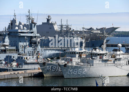 Kiel, Germany. 07th June, 2019. Naval vessels (in the background the Spanish aircraft carrier 'Juan Carlos I.') lie in the naval port for the start of the manoeuvre Baltic Operations (BALTOPS). Warships from 18 nations take part in the manoeuvre on the Baltic Sea starting on 08.06.2019 Credit: Carsten Rehder/dpa/Alamy Live News Stock Photo