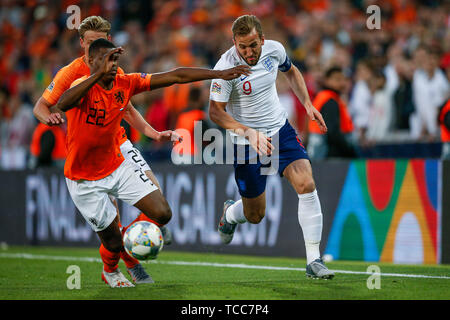 Guimaraes, Portugal. 06th June, 2019. Denzel Dumfries of Netherlands and Harry Kane of England during the UEFA Nations League Semi Final match between Netherlands and England at Estadio D. Afonso Henriques on June 6th 2019 in Guimaraes, Portugal. (Photo by Daniel Chesterton/phcimages.com) Credit: PHC Images/Alamy Live News Stock Photo