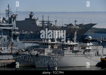 Kiel, Germany. 07th June, 2019. Naval vessels (in the background the Spanish aircraft carrier 'Juan Carlos I.') lie in the naval port for the start of the manoeuvre Baltic Operations (BALTOPS). Warships from 18 nations take part in the manoeuvre on the Baltic Sea starting on 08.06.2019. Credit: Carsten Rehder/dpa/Alamy Live News Stock Photo