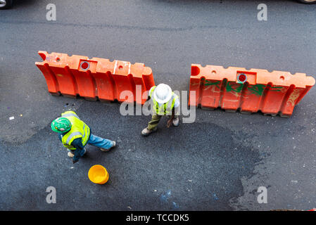 Overview of two construction workers with reflective vest and helmets on a street in New York City, USA Stock Photo