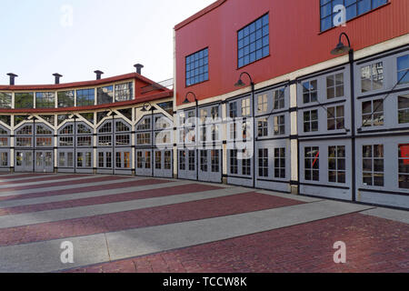 The historical CPR Roundhouse building and Turntable Plaza in Yaletown, Vancouver, British Columbia, Canada Stock Photo