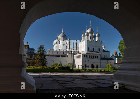 Church of the Virgin Hodegetria and Church of the Resurrection of Christ, Kremlin, Rostov Veliky, Russia Stock Photo
