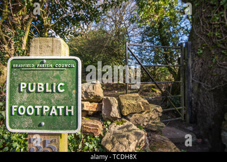 BRADFIELD, UK - 16TH FEBRUARY 2019: A square green public footpath sign in front of a metal gate Stock Photo