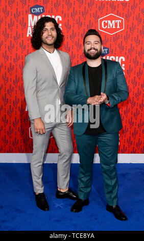 Nashville. 5th June, 2019. Dan Smyers (L) and Shay Mooney of Dan   Shay attend the 2019 CMT Music Awards at the Bridgestone Arena on June 5, 2019 in Nashville, Tennessee. Credit: Debby Wong/Pacific Press/Alamy Live News Stock Photo