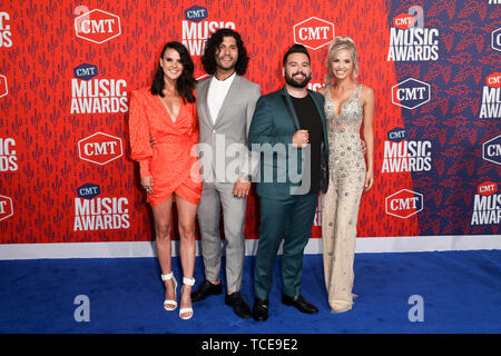 Nashville. 5th June, 2019. (L-R) Abby Smyers, Dan Smyers, Shay Mooney and Hannah Mooney attend the 2019 CMT Music Awards at the Bridgestone Arena on June 5, 2019 in Nashville, Tennessee. Credit: Debby Wong/Pacific Press/Alamy Live News Stock Photo