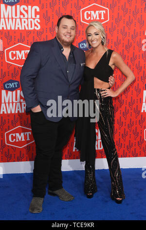 Nashville. 5th June, 2019. Luke Combs (L) and Nicole Hocking attend the 2019 CMT Music Awards at the Bridgestone Arena on June 5, 2019 in Nashville, Tennessee. Credit: Debby Wong/Pacific Press/Alamy Live News Stock Photo