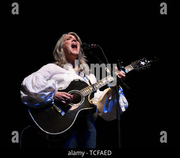 June 6, 2019, Virginia Beach, Virginia, U.S.: KATHY MATTEA, two Grammys, four CMAs four #one country singles just to mention a few awards brings her songs and stories to the Sandler Center. (Credit Image: © Jeff Moore/ZUMA Wire) Stock Photo