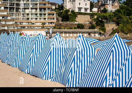 Blue and white striped sunshades on the beach, Plage de L'Ecluse, Dinard, Brittany, France Stock Photo